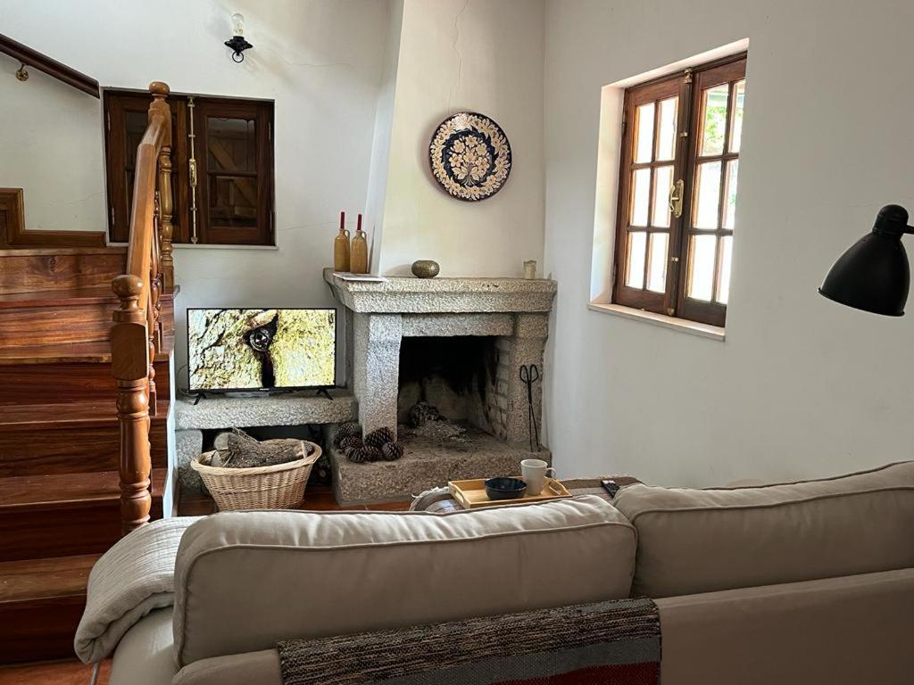Casa da Pedrada — terceiro quarto com vista para a serra
