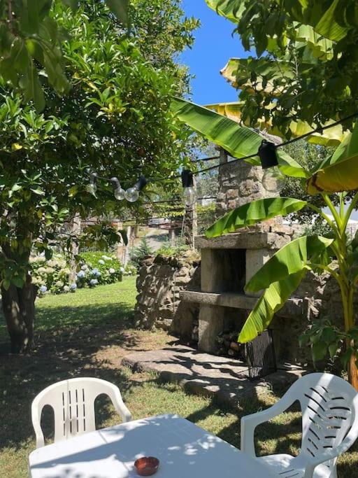 Casa da Pedrada — entrada e estacionamento privado