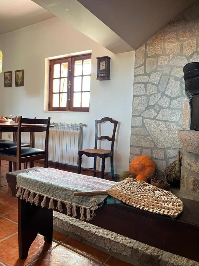 Casa da Pedrada — escadaria interior em madeira